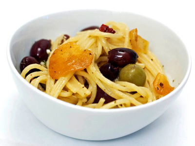 pasta with olives, goat cheese and garlic chips