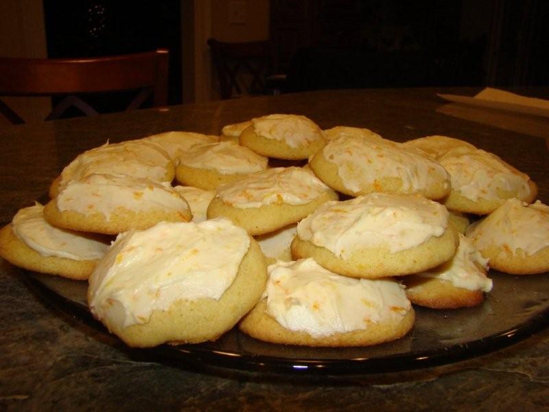 https://tastykitchen.com/recipes/wp-content/uploads/sites/2/2009/08/small-orange-drop-cookies.jpg