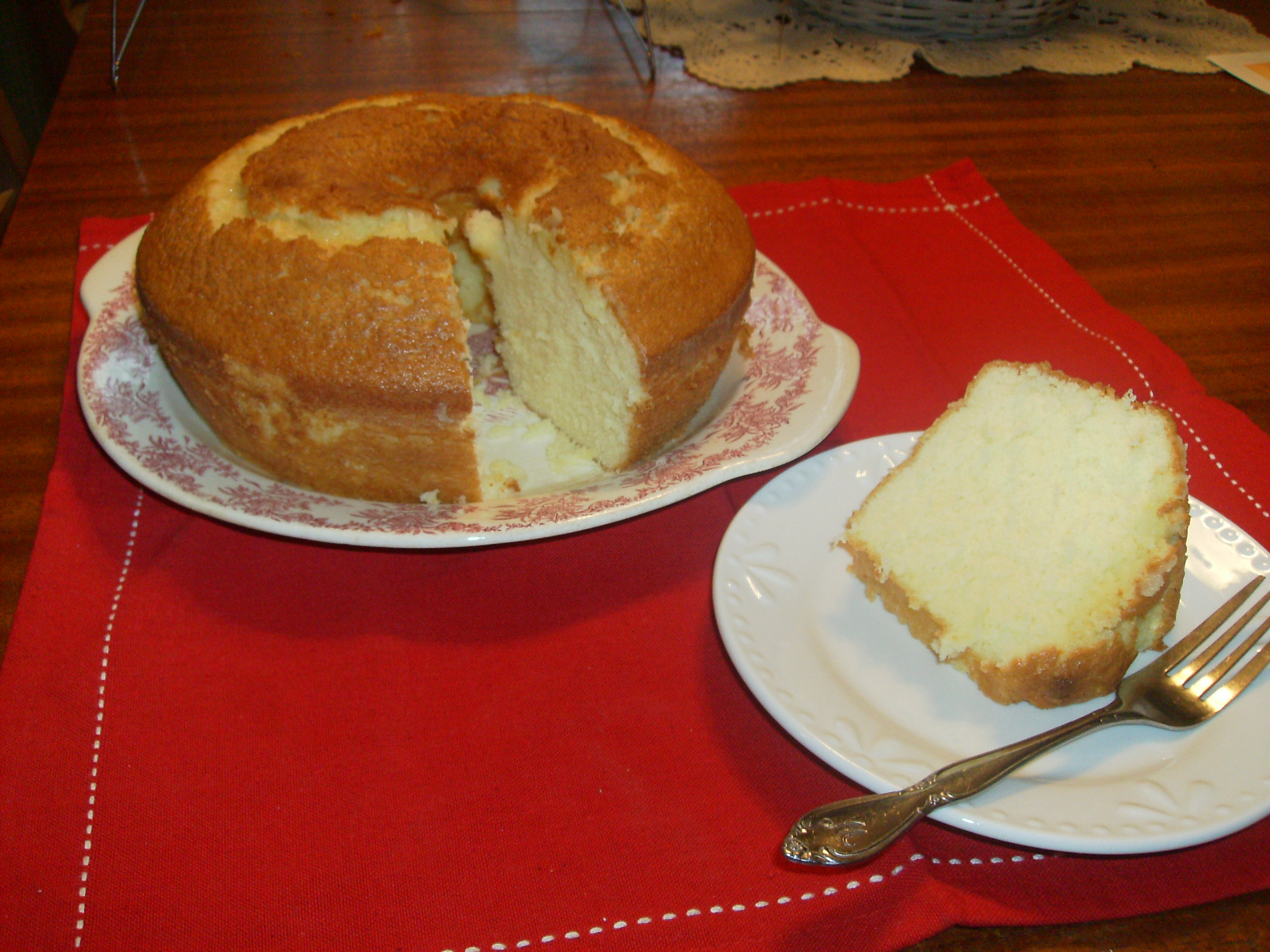 mama’s hot milk coconut cake