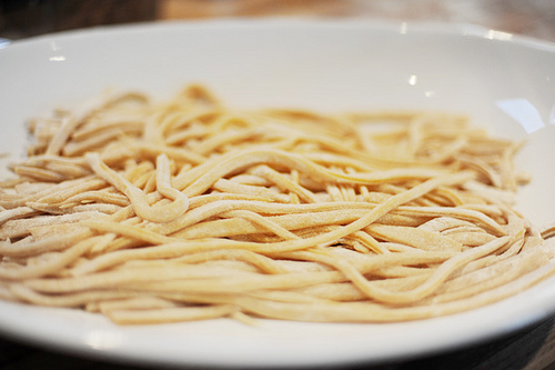 https://tastykitchen.com/recipes/wp-content/uploads/sites/2/2009/11/Homemade-Pasta.jpg