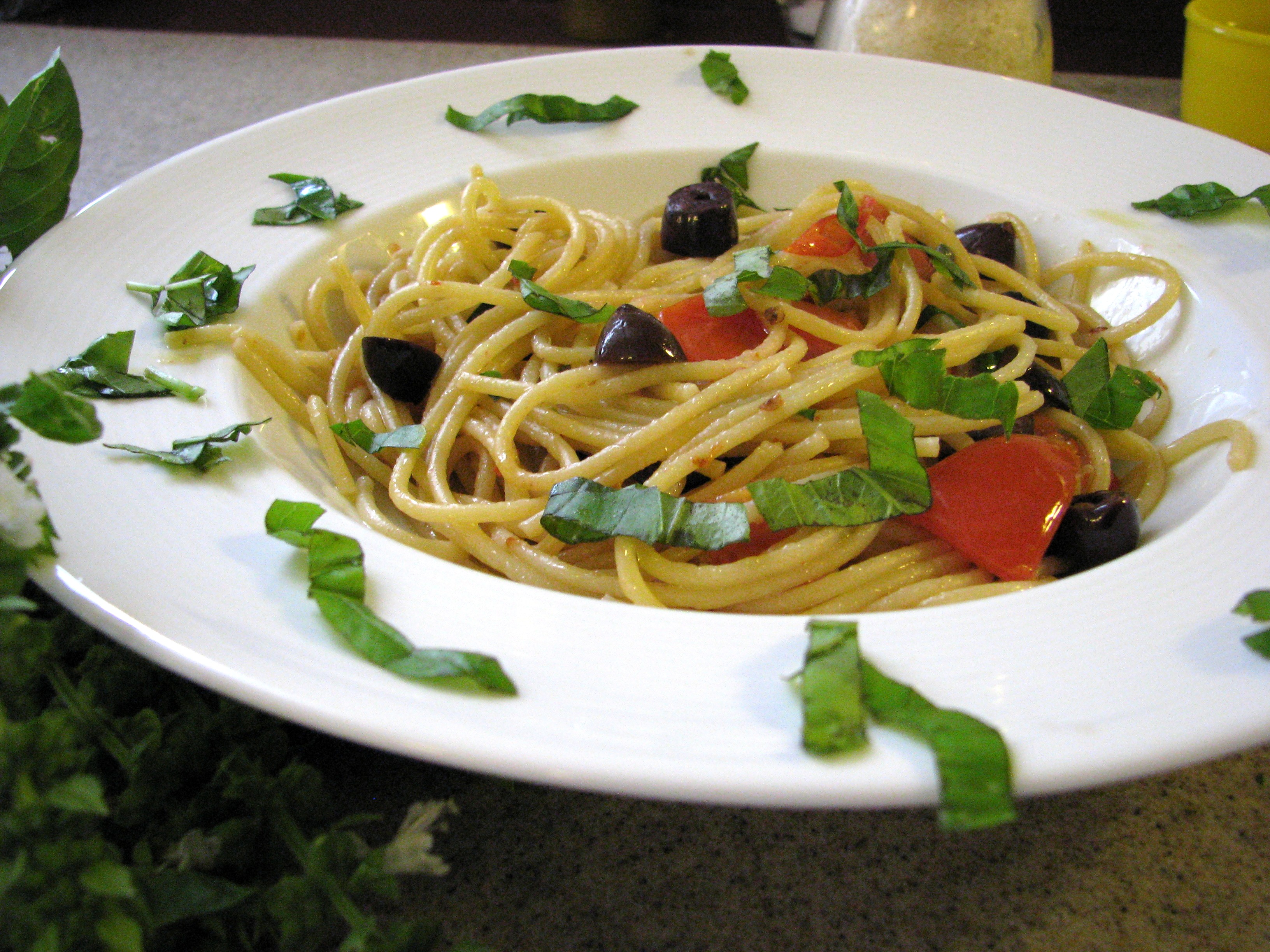 Spaghetti alla Puttanesca (Spaghetti with Hot Sauce) | Tasty Kitchen: A ...