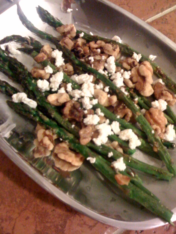 Roasted asparagus with goat cheese