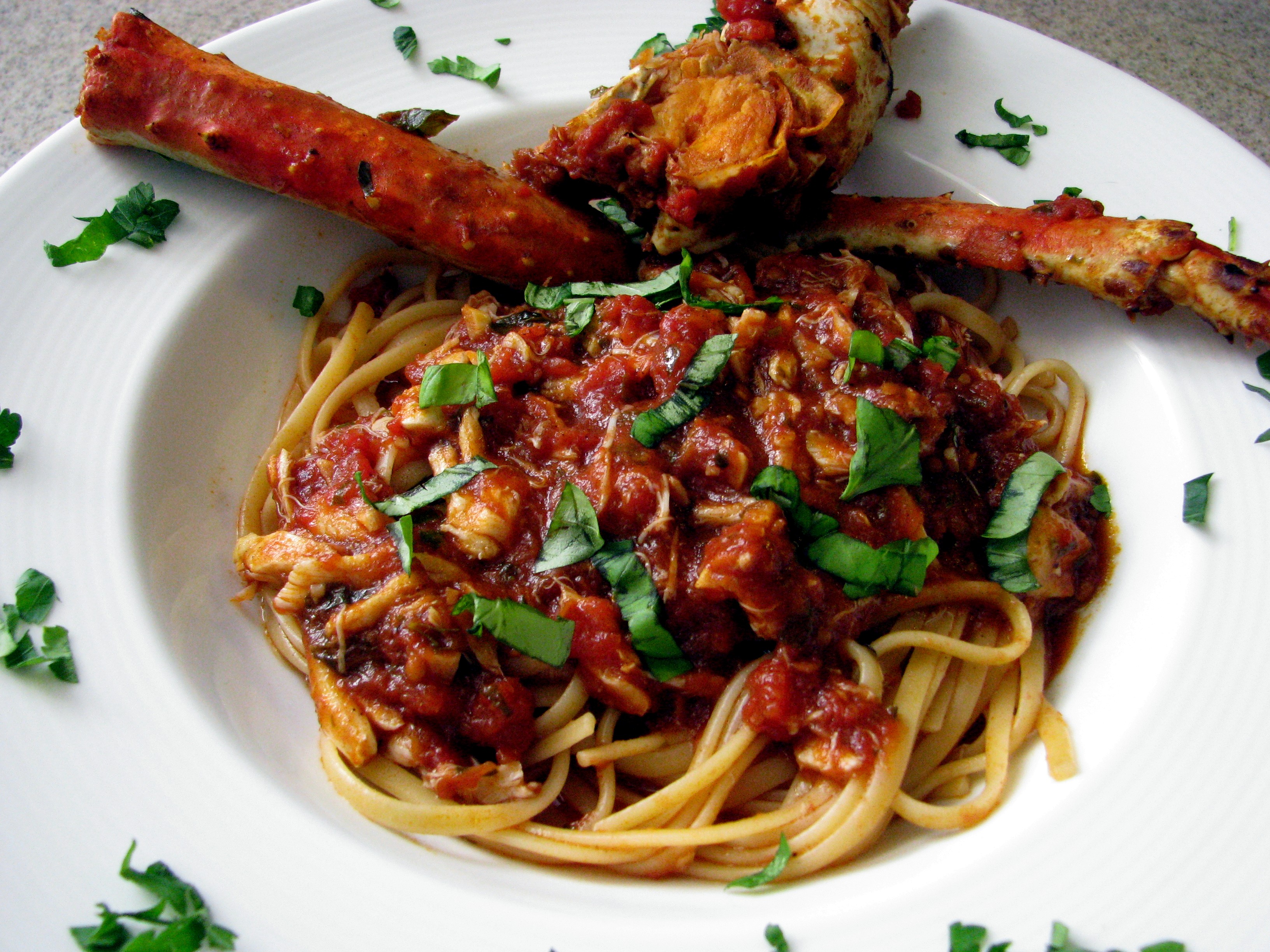 spaghetti e salsa di granchio (spaghetti with crab sauce)