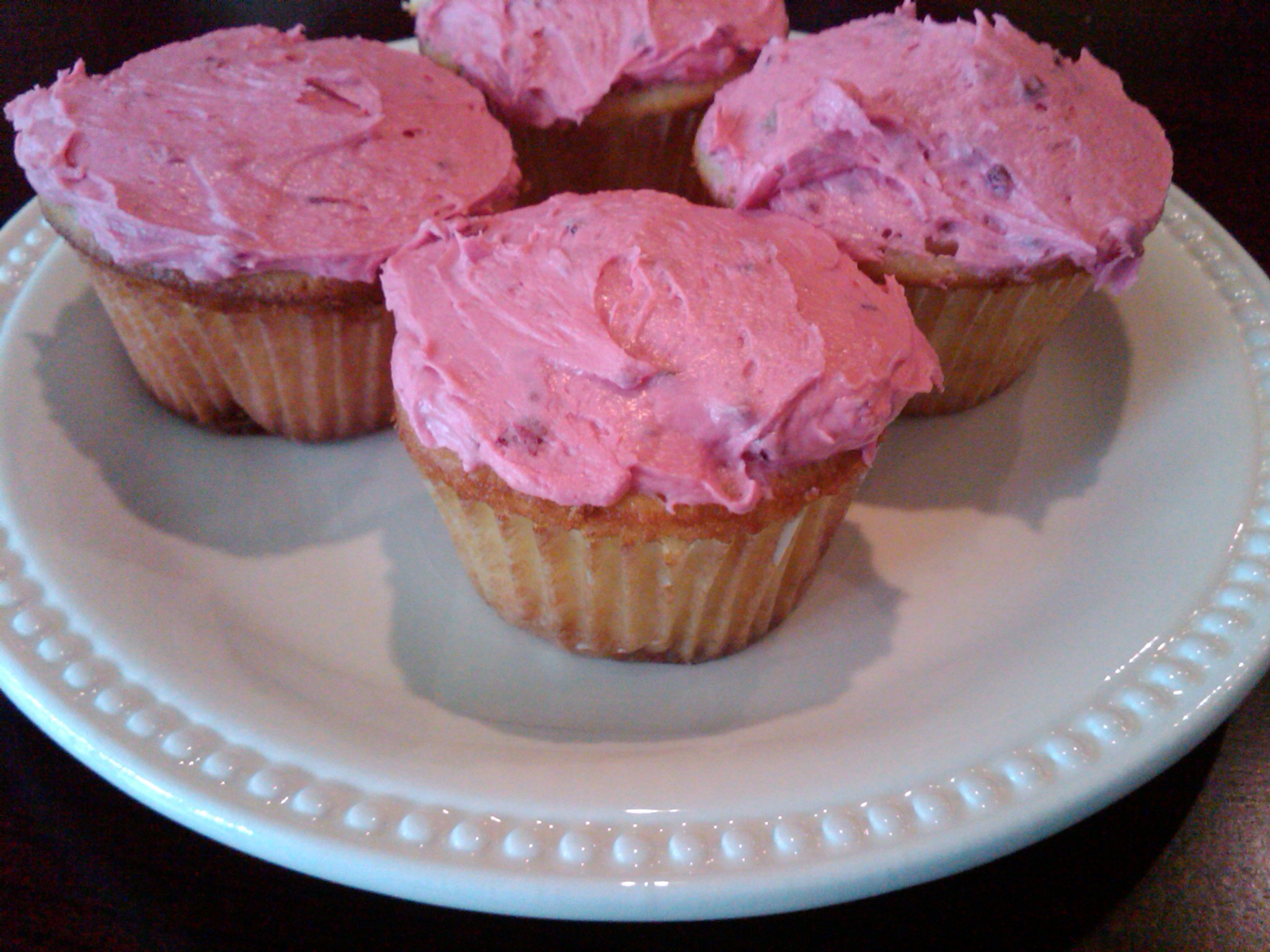 Vanilla Buttermilk Cupcakes with Blackberry Buttercream Frosting ...