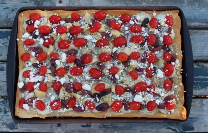 hummus pizza,  mediterranean style