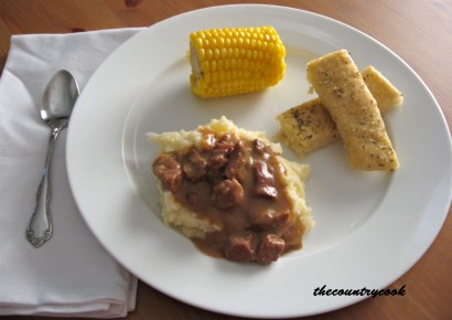 Slow cooker beef tips with gravy
