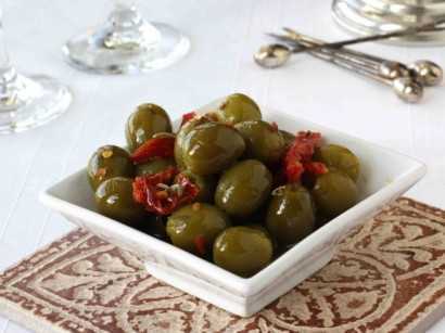 marinated olives with sun-dried tomatoes & fennel