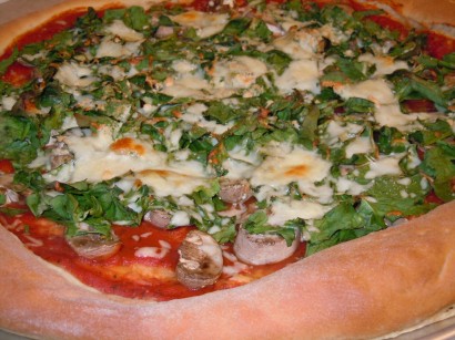 spinach & mushroom pizza with whole wheat crust