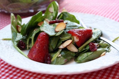 strawberry spinach salad with raspberry vinaigrette