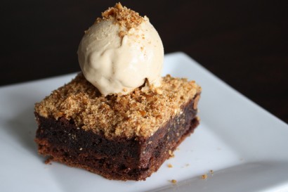 Chocolate brownies with a pretzel crumble