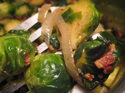 roasted brussels sprouts with caramelized onions and bacon