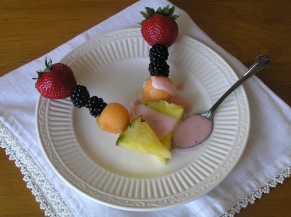 Fruit brochettes with strawberry dip (to brighten your day!)
