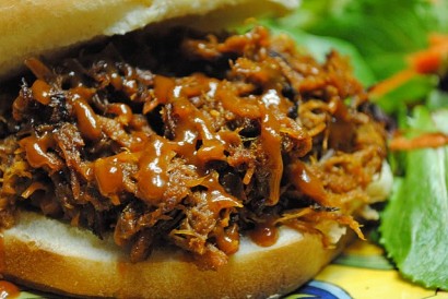 pulled pork barbecue sandwiches (slow cooker)