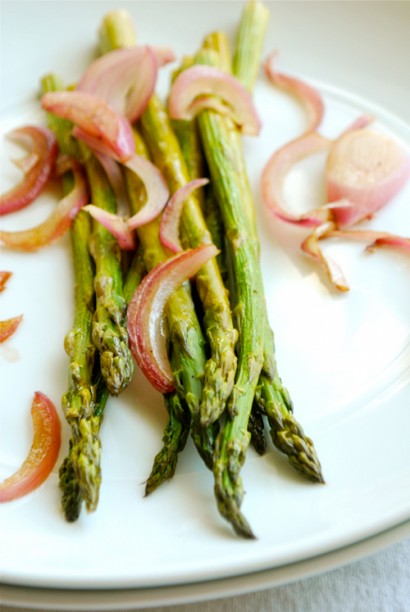 roasted asparagus with red onions