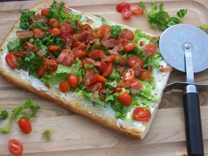 blt pizza – bacon lettuce and tomato pizza