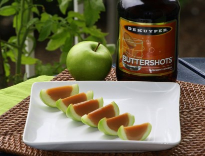 caramel apple jello shots (with real apples)
