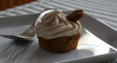 carrot cupcakes with cinnamon cream cheese frosting and pralines