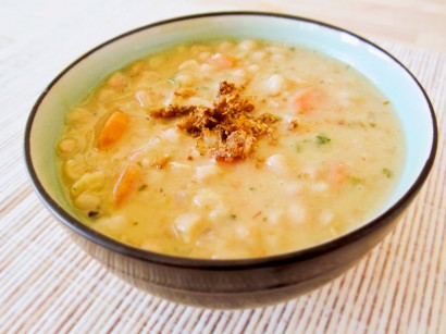 Rustic white bean soup with bacon