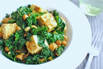 quick curried chickpeas with tofu and kale