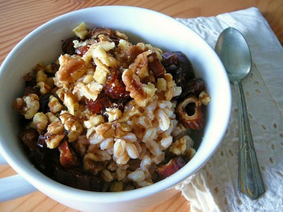 breakfast farro with dates & walnuts