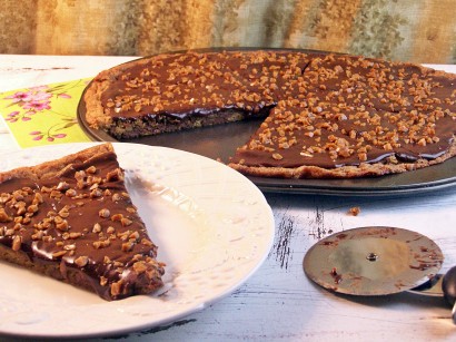 Toll house cookie pizza with nutella ganache and skor topping
