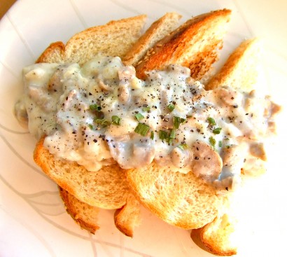 healthy sausage gravy on toast—for one!