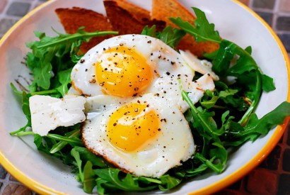 https://tastykitchen.com/recipes/wp-content/uploads/sites/2/2012/02/breakfast-salad-1-of-11-410x275.jpg