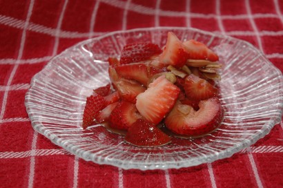 sweet balsamic & brown sugar strawberries with toasted almonds