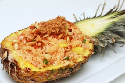 thai style pineapple fried rice 泰式菠蘿炒飯