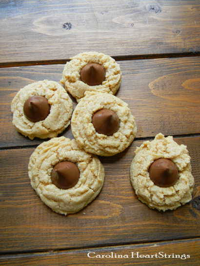 peanut butter kiss cookiees