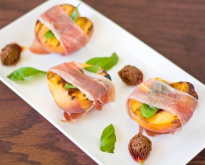 grilled peaches with prosciutto