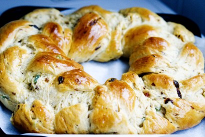 italian christmas bread (with raisins and candied fruits)