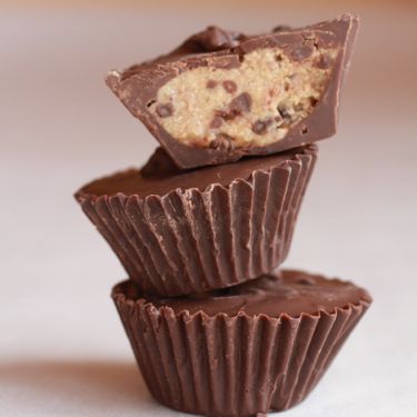 chocolate chip cookie dough cups (healthy)
