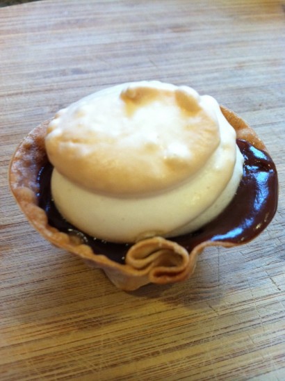 Mini Chocolate Meringue Pie Tarts in Baked Wonton Shells | Tasty ...
