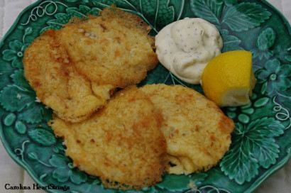 salmon grits cakes with lemon-dill mayonnaise