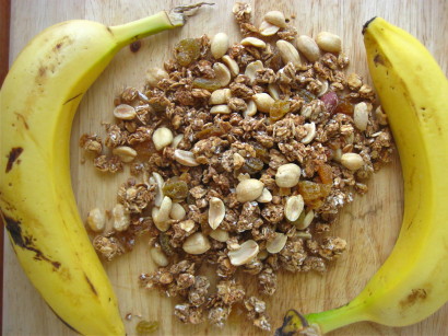 banana & peanut butter granola clusters