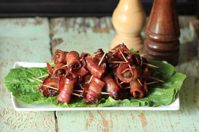 Spicy caramelized bacon wrapped smoked oysters