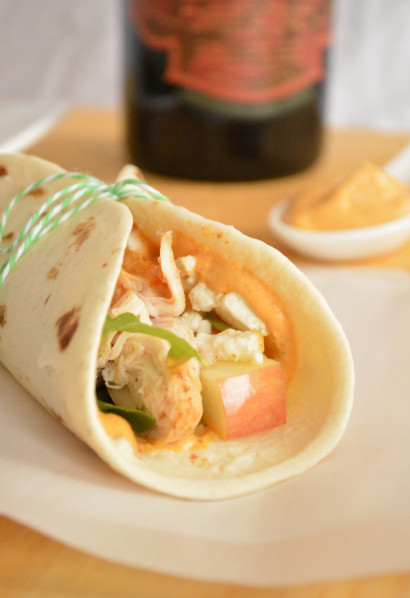 Apple and chicken tacos with pumpkin mayo
