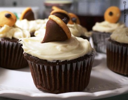 chocolate “acorn” cupcakes