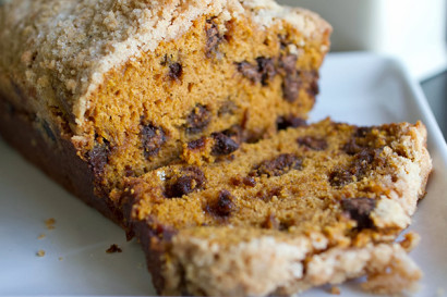 pumpkin chocolate chip bread with streusel topping