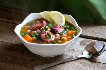 white bean soup with spinach, sweet potatoes & turkey sausage