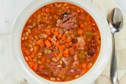 Crockpot chipotle ham and bean soup