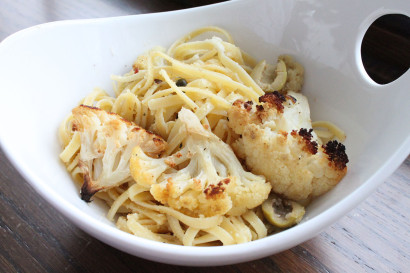 Linguine with roasted cauliflower and green olives