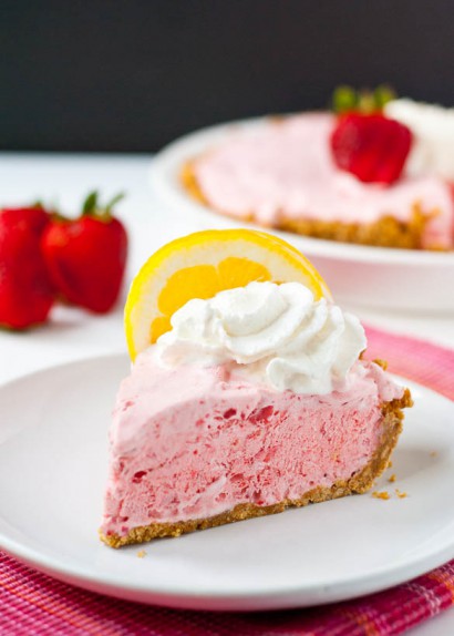 frozen strawberry lemonade pie