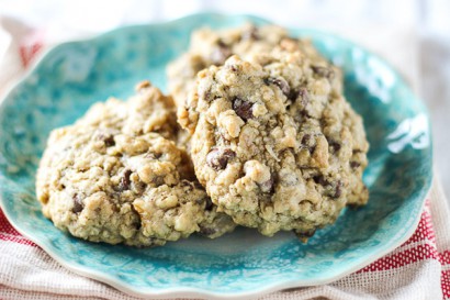 chocolate chip and walnut oatmeal cookies