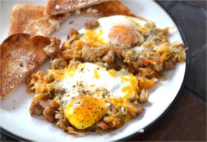 crispy hash & eggs breakfast skillet