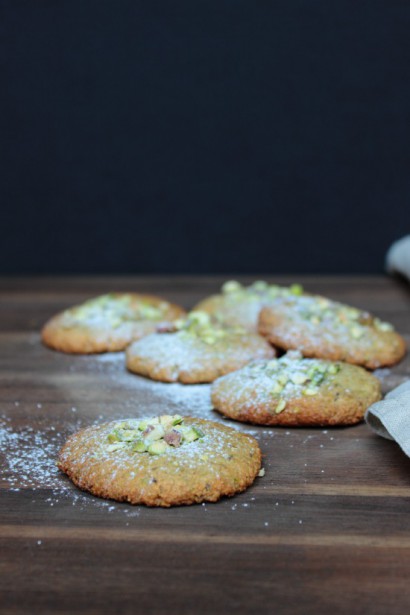 almond and pistachio cookies