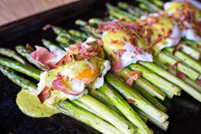 roasted asparagus with poached eggs & basil hollandaise
