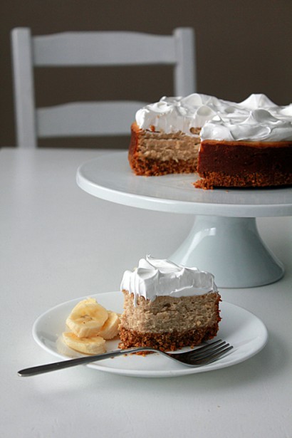 Peanut Butter Cheesecake with Marshmallow Frosting and Bananas | Tasty ...