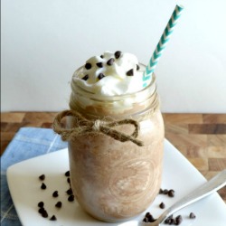 healthy (protein-packed) peanut butter chocolate breakfast shake